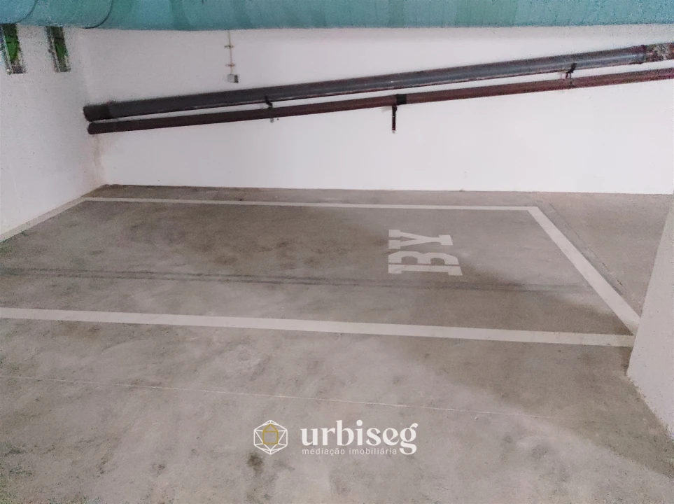 Garagem para Venda em Buarcos Foto 1