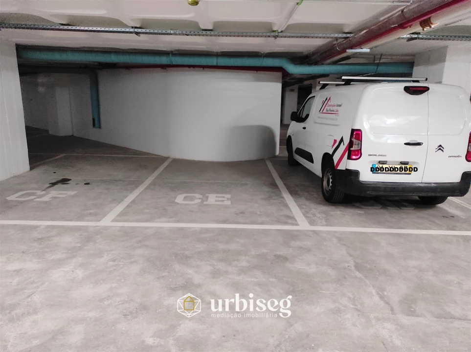 Garagem para Venda em Buarcos Foto 2