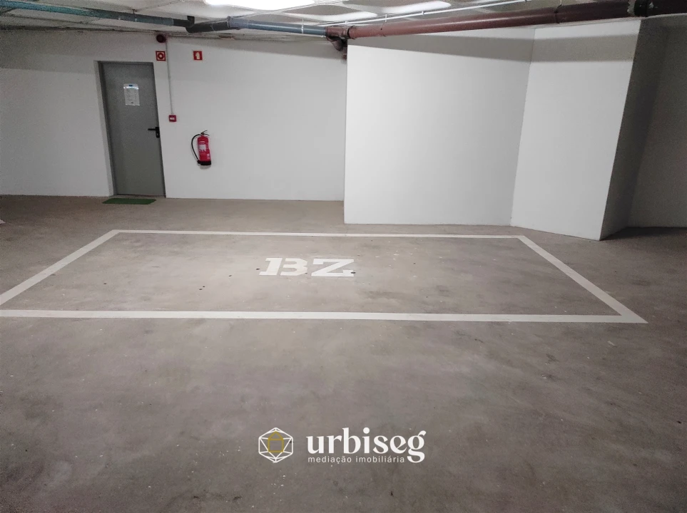 Garagem para Venda em Buarcos Foto 1