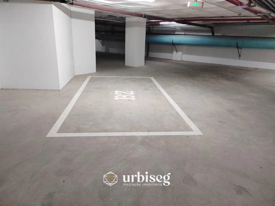 Garagem para Venda em Buarcos Foto 2