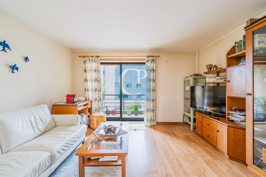 Apartamento T1 para Venda em Lordelo do Ouro e Massarelos Foto 1
