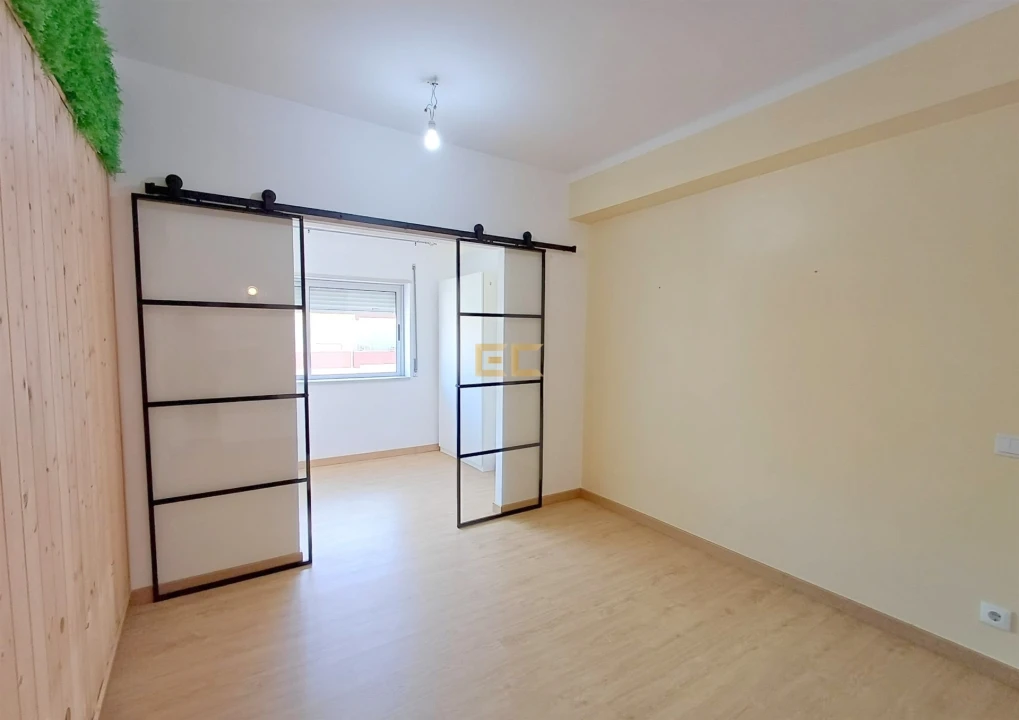 Apartamento T1 para Arrendamento em Buarcos Foto 4