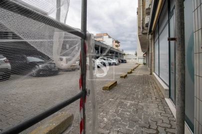Loja para Venda em Amarante (São Gonçalo), Madalena, Cepelos e Gatão