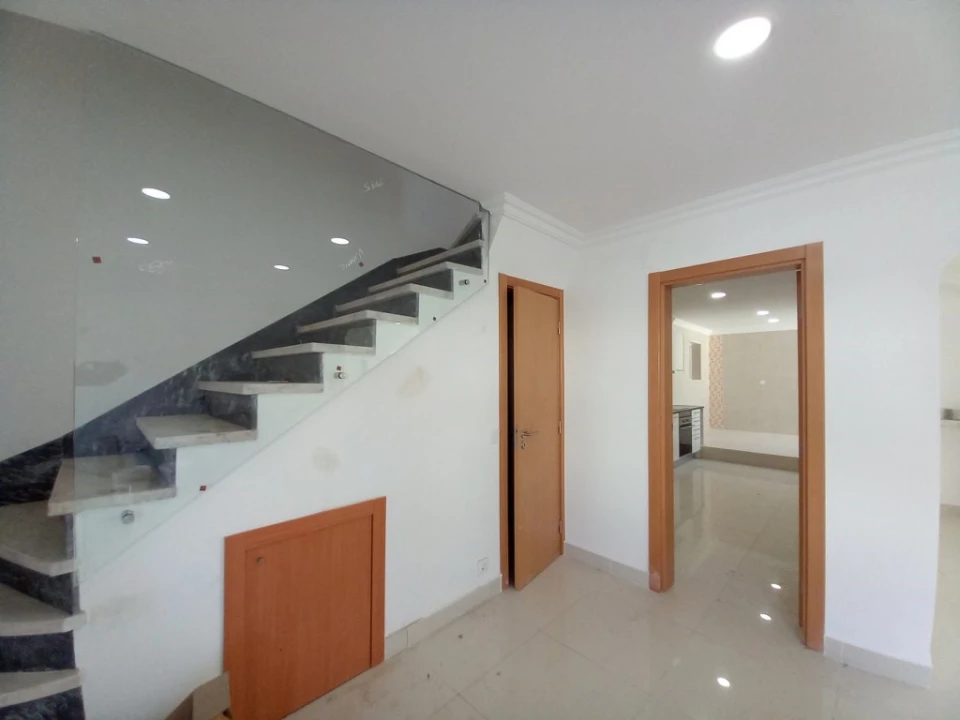 Moradia T3 para Venda em Carcavelos e Parede Foto 9