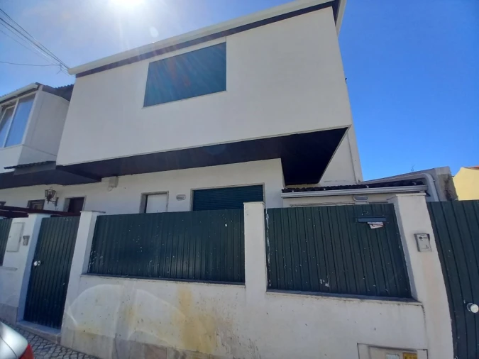 Moradia T3 para Venda em Carcavelos e Parede Foto 3