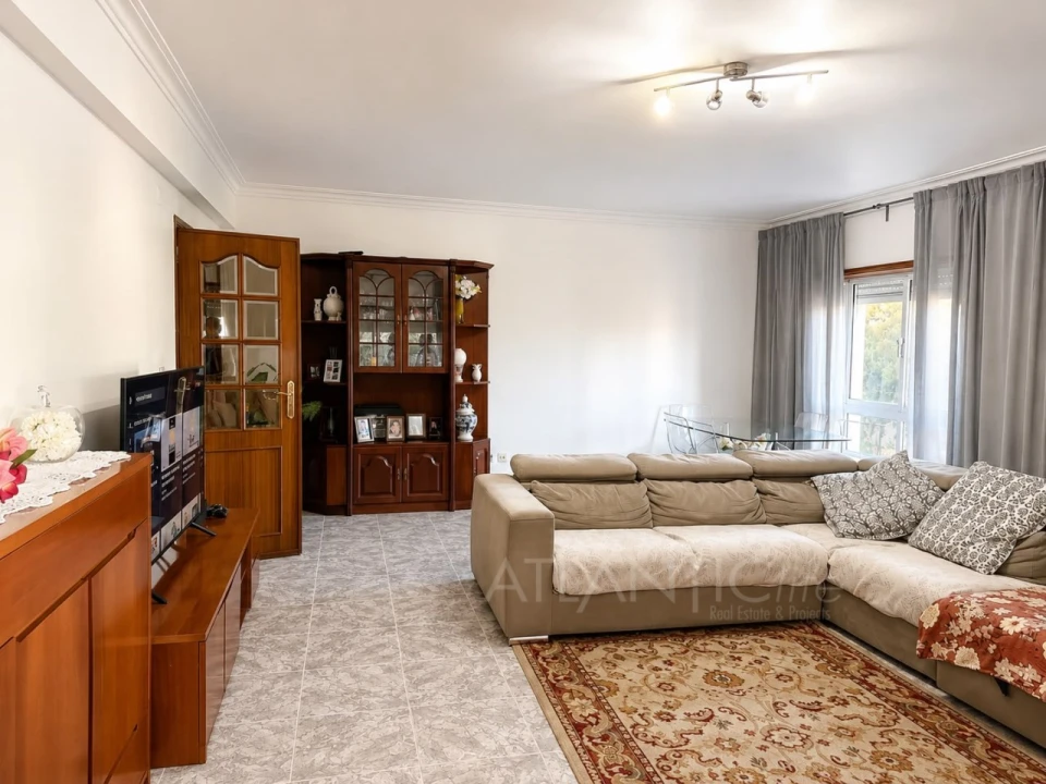 Apartamento T2 para Venda em Agualva e Mira-Sintra Foto 3
