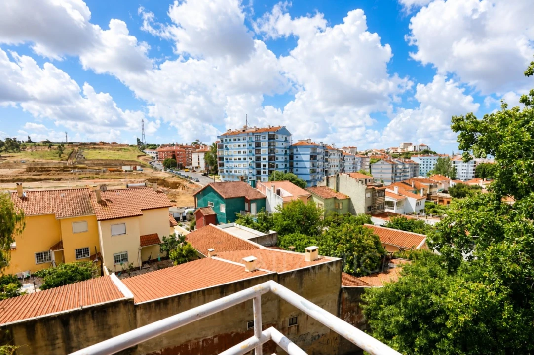 Apartamento T2 para Venda em Agualva e Mira-Sintra Foto 4