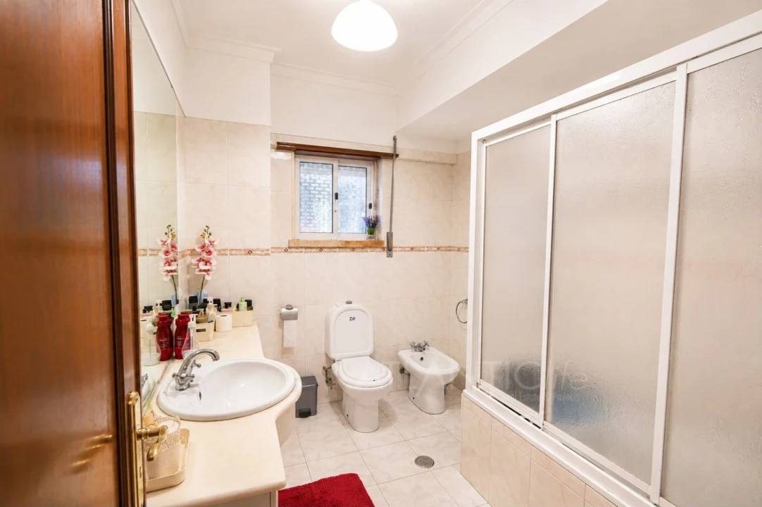 Apartamento T2 para Venda em Agualva e Mira-Sintra Foto 13