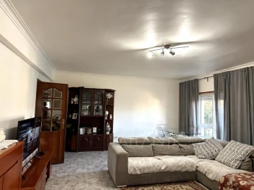 Apartamento T2 para Venda em Agualva e Mira-Sintra