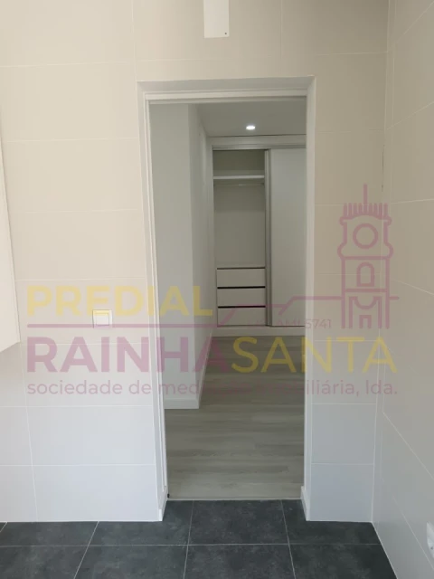 Apartamento T3 para Venda em Santa Clara e Castelo Viegas