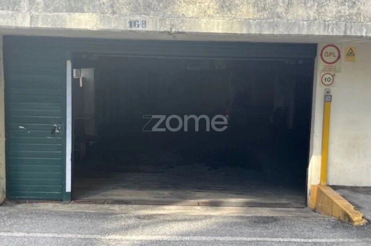 Garagem para Venda em Algés, Linda-A-Velha e Cruz Quebrada-Dafundo Foto 3