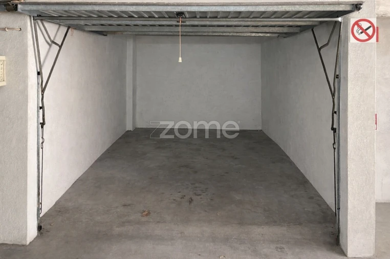 Garagem para Venda em Algés, Linda-A-Velha e Cruz Quebrada-Dafundo Foto 2