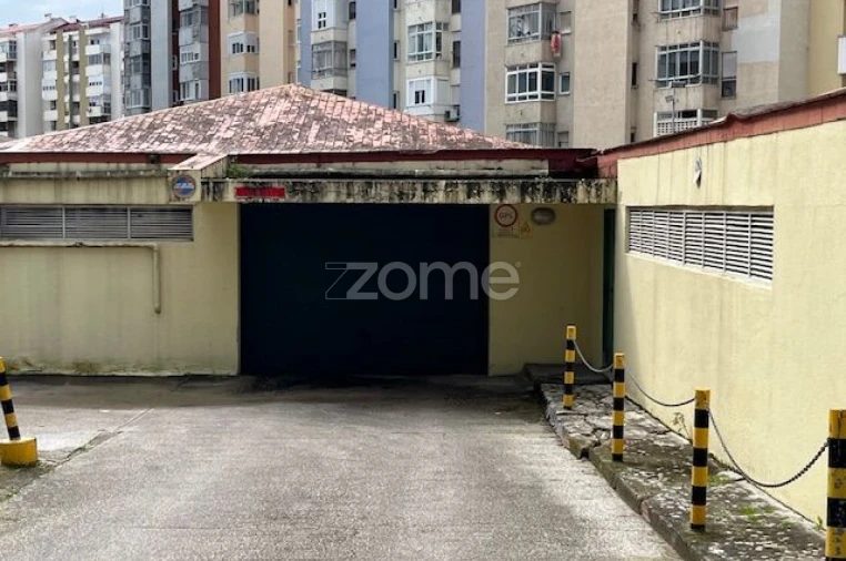 Garagem para Venda em Algés, Linda-A-Velha e Cruz Quebrada-Dafundo Foto 4