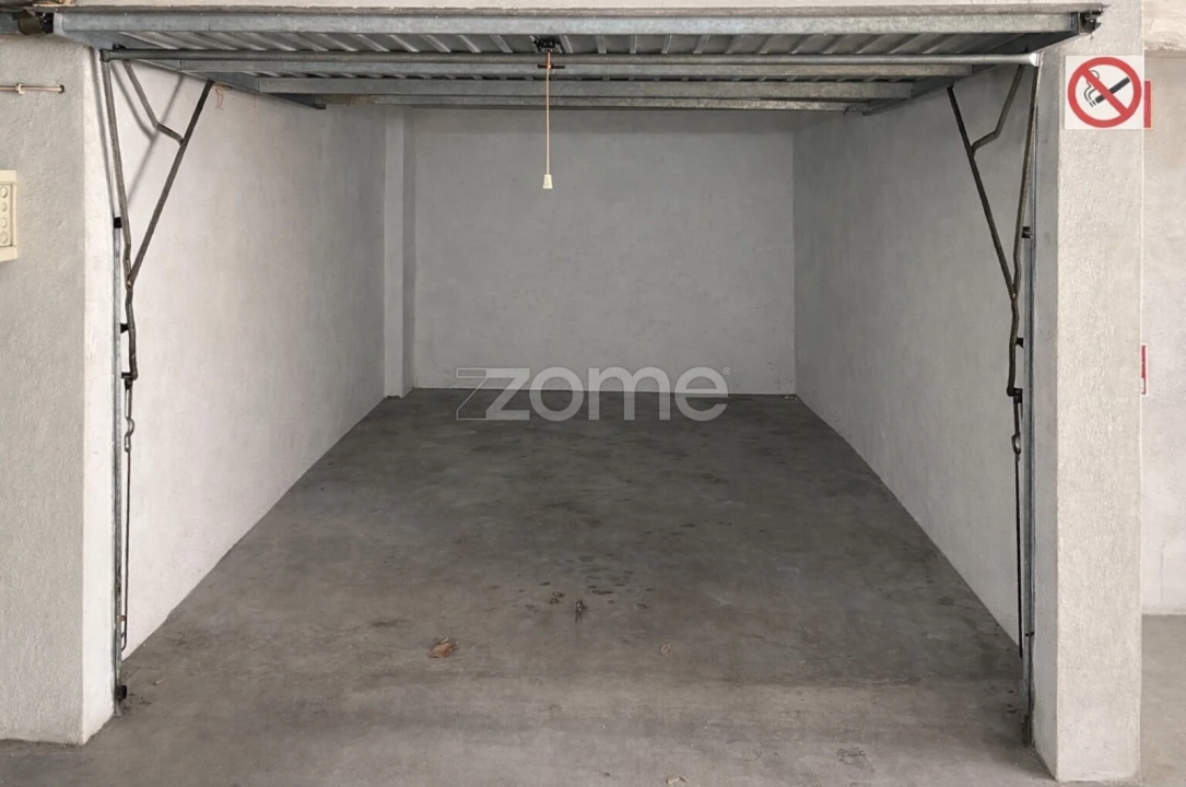 Garagem para Venda em Algés, Linda-A-Velha e Cruz Quebrada-Dafundo Foto 2