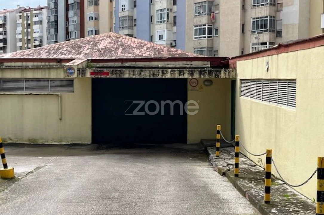 Garagem para Venda em Algés, Linda-A-Velha e Cruz Quebrada-Dafundo Foto 4