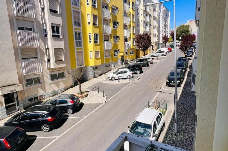 Apartamento T2 para Venda em Rio de Mouro Foto 17
