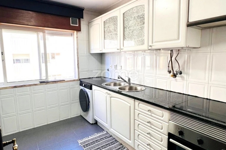 Apartamento T2 para Venda em Rio de Mouro Foto 6