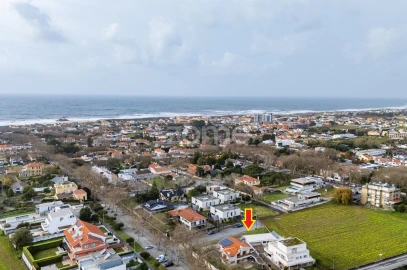 Terreno para Venda em Arcozelo