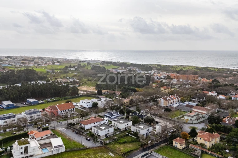 Terreno para Venda em Arcozelo Foto 8