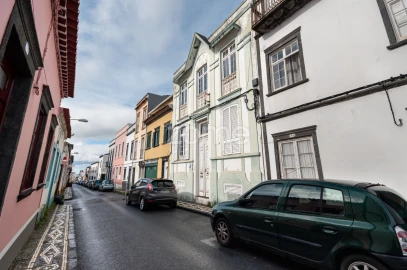 Moradia T9 para Venda em Ponta Delgada (São Sebastião)