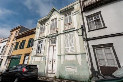 Moradia T9 para Venda em Ponta Delgada (São Sebastião)