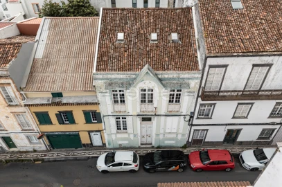 Moradia T9 para Venda em Ponta Delgada (São Sebastião)
