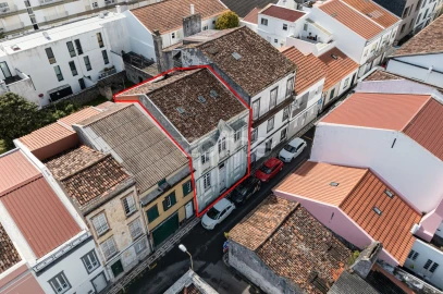 Moradia T9 para Venda em Ponta Delgada (São Sebastião)