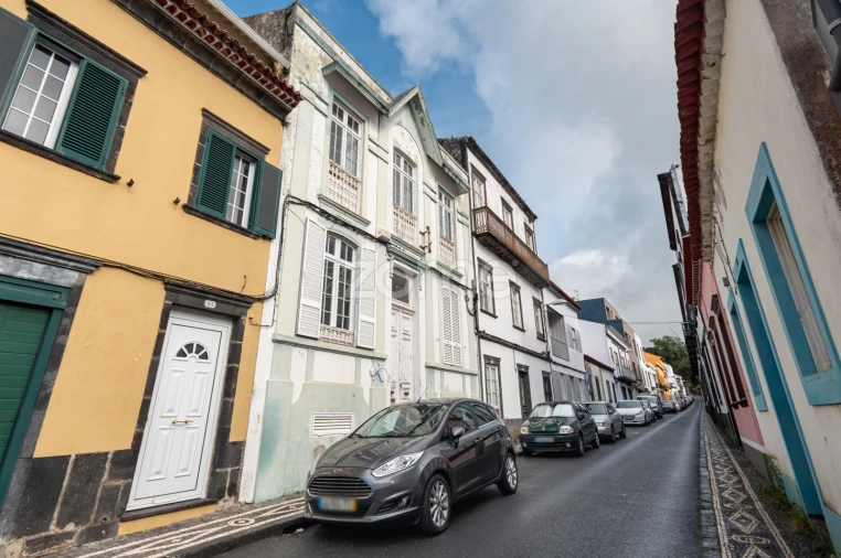 Moradia T9 para Venda em Ponta Delgada (São Sebastião) Foto 4