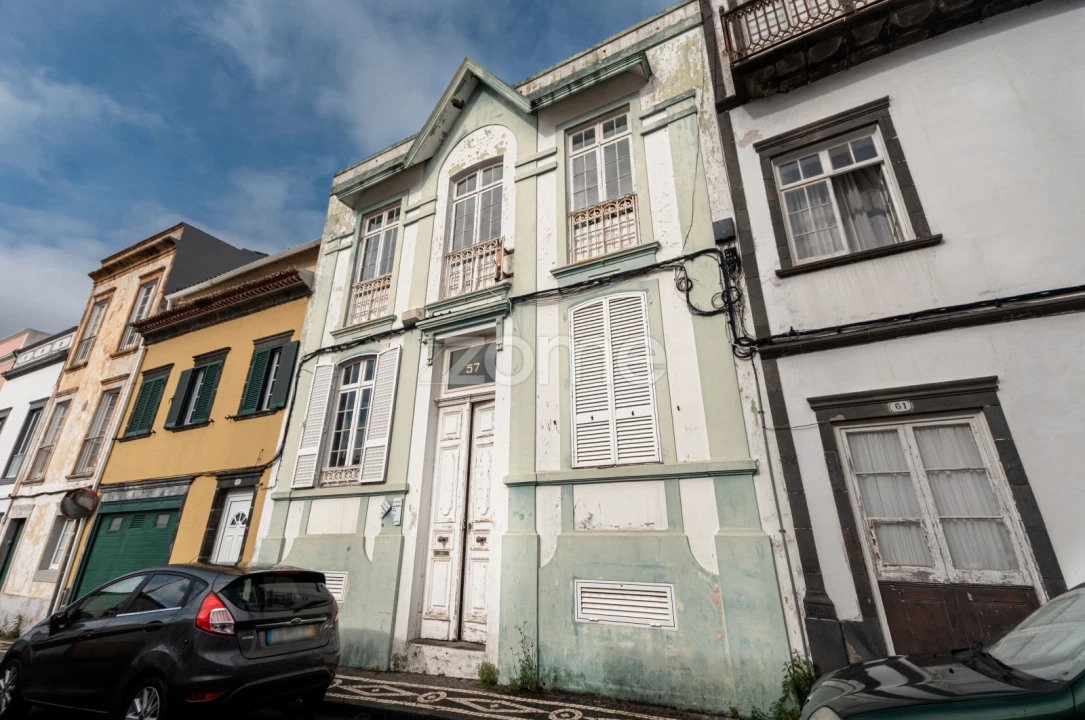 Moradia T9 para Venda em Ponta Delgada (São Sebastião) Foto 1