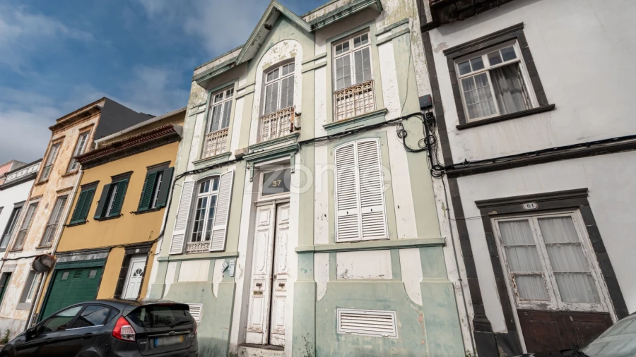 Moradia T9 para Venda em Ponta Delgada (São Sebastião)