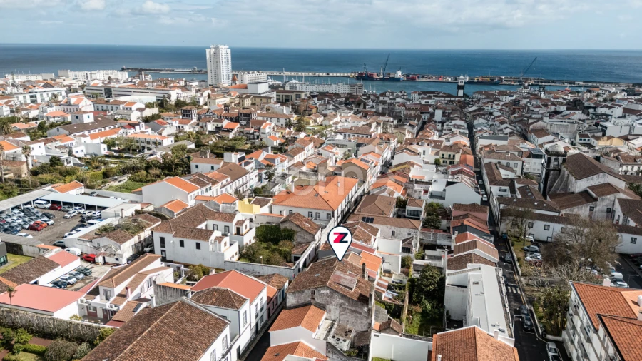 Moradia T9 para Venda em Ponta Delgada (São Sebastião)