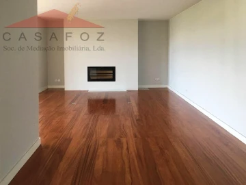 Apartamento T4 para Arrendamento em Aldoar, Foz do Douro e Nevogilde