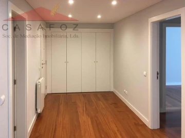 Apartamento T4 para Arrendamento em Aldoar, Foz do Douro e Nevogilde