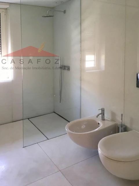 Apartamento T4 para Arrendamento em Aldoar, Foz do Douro e Nevogilde