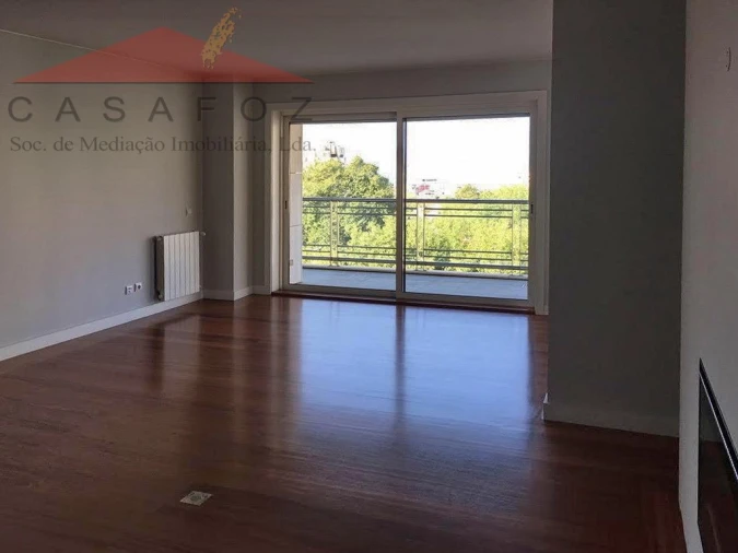 Apartamento T4 para Arrendamento em Aldoar, Foz do Douro e Nevogilde Foto 4