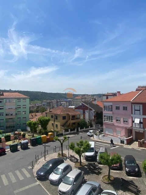 Apartamento T2 para Venda em Póvoa de Santo Adrião e Olival Basto