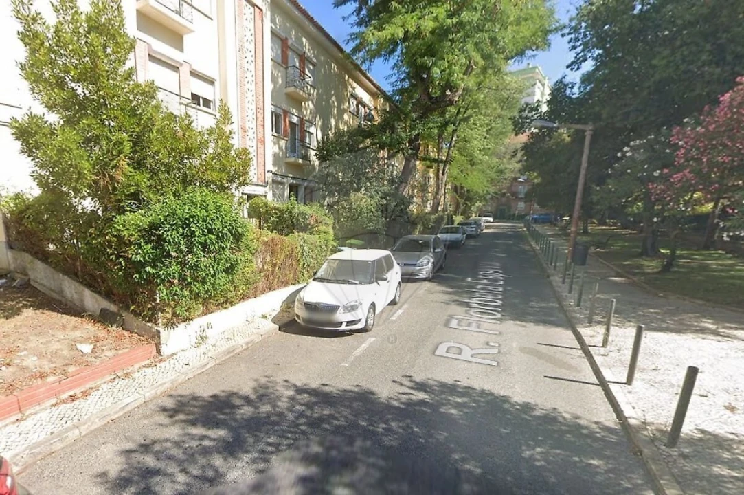 Apartamento T1 para Venda em Alvalade Foto 1