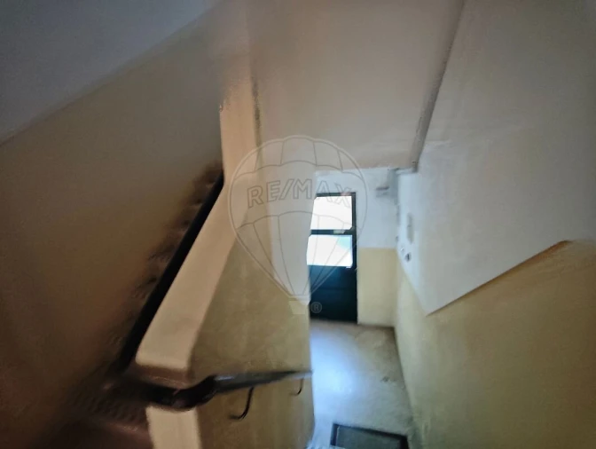 Apartamento T1 para Venda em Alvalade Foto 2