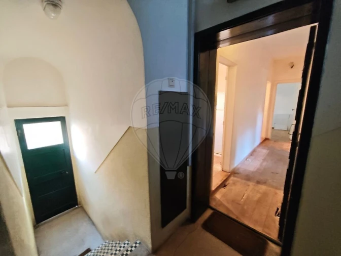 Apartamento T1 para Venda em Alvalade Foto 3