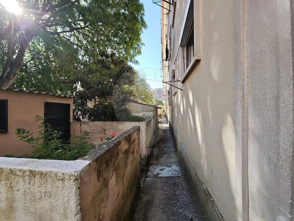 Apartamento T1 para Venda em Alvalade Foto 14