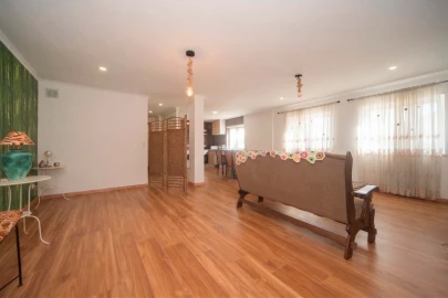 Apartamento T4 para Venda em A dos Cunhados e Maceira
