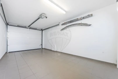 Moradia T4 para Venda em Pontinha e Famões