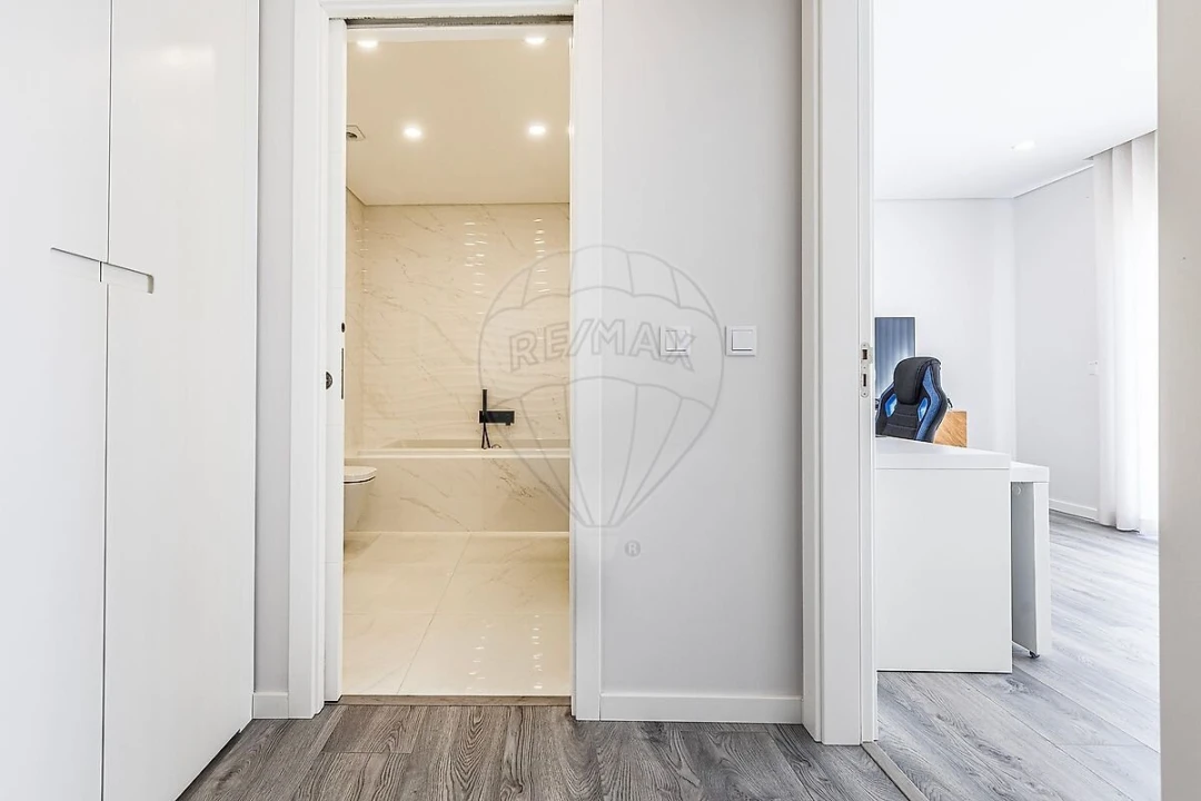 Moradia T4 para Venda em Pontinha e Famões Foto 9