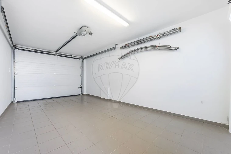 Moradia T4 para Venda em Pontinha e Famões Foto 34
