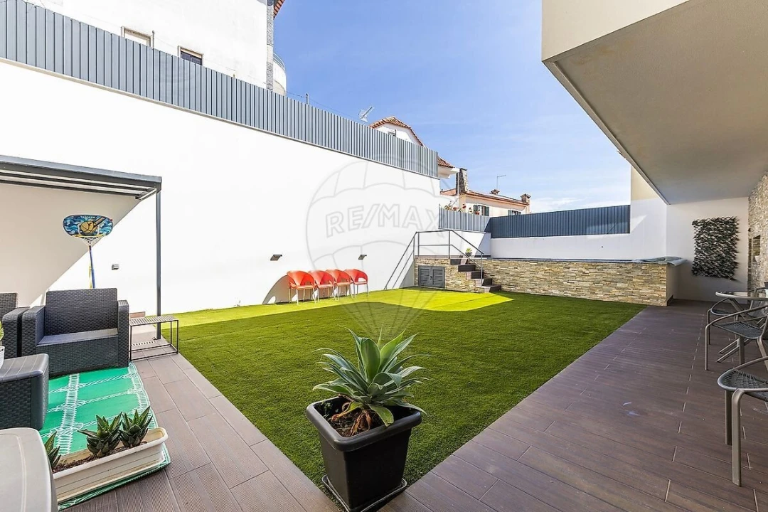 Moradia T4 para Venda em Pontinha e Famões Foto 30