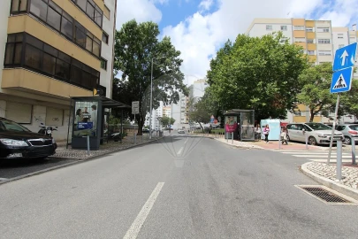 Loja para Venda em Massamá e Monte Abraão