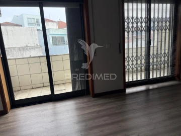 Apartamento T6 para Venda em Santo Tirso, Couto (Santa Cristina e São Miguel) e Burgães