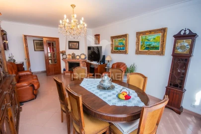 Apartamento T3 para Venda em Ramada e Caneças