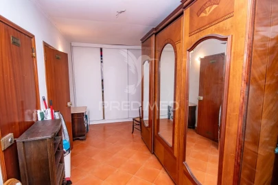 Apartamento T3 para Venda em Ramada e Caneças