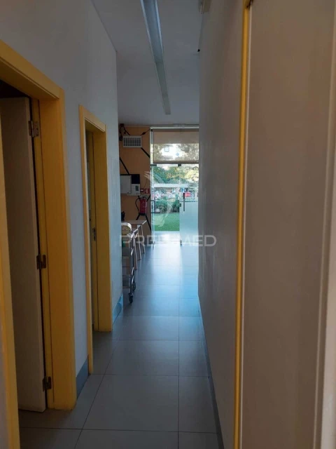 Loja para Arrendamento em Quarteira